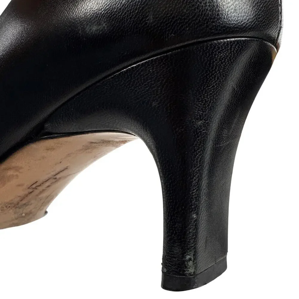 SALVATORE FERRAGAMO Metal Logo Classic Black Leather Heel Size 5.5 Made In Italy